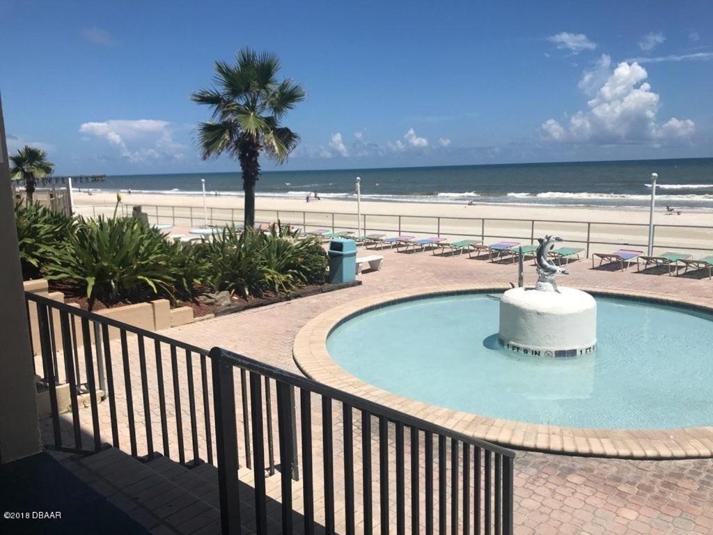 Ocean Breeze - Direct Ocean Front-Pool Is Open Apartment Daytona Beach Bagian luar foto