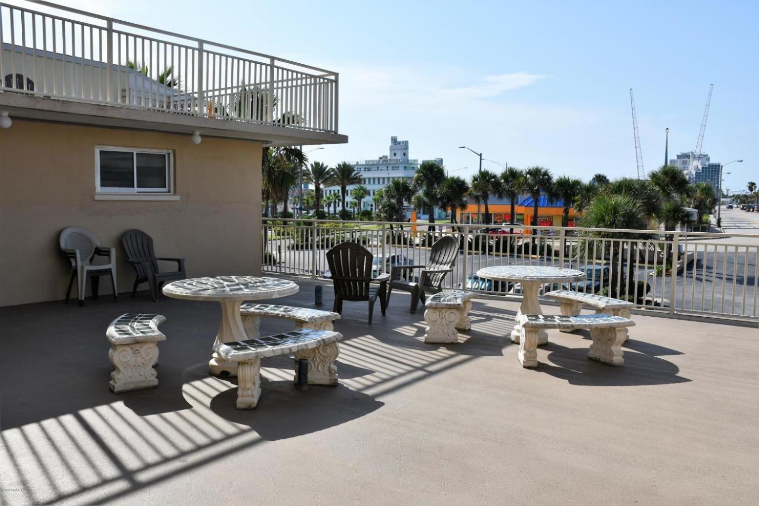 Ocean Breeze - Direct Ocean Front-Pool Is Open Apartment Daytona Beach Bagian luar foto