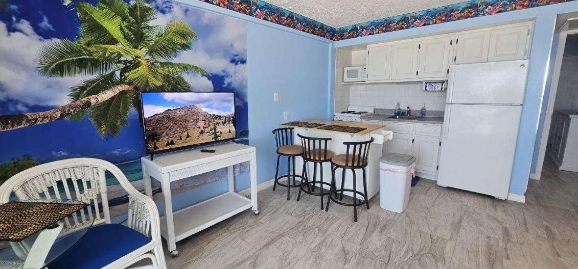Ocean Breeze - Direct Ocean Front-Pool Is Open Apartment Daytona Beach Bagian luar foto