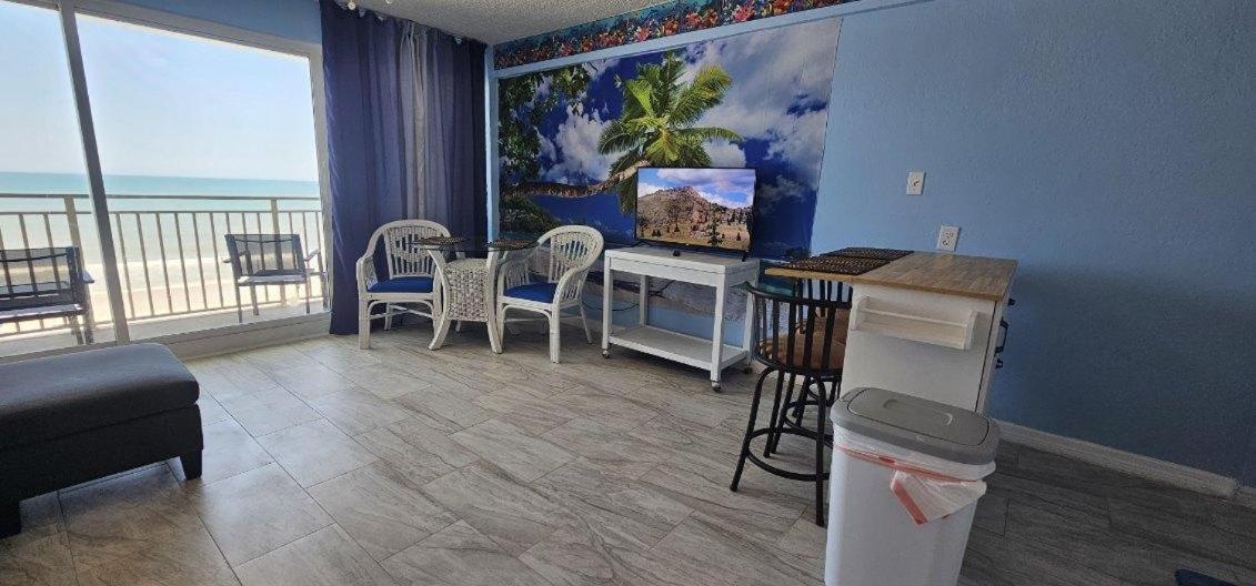 Ocean Breeze - Direct Ocean Front-Pool Is Open Apartment Daytona Beach Bagian luar foto