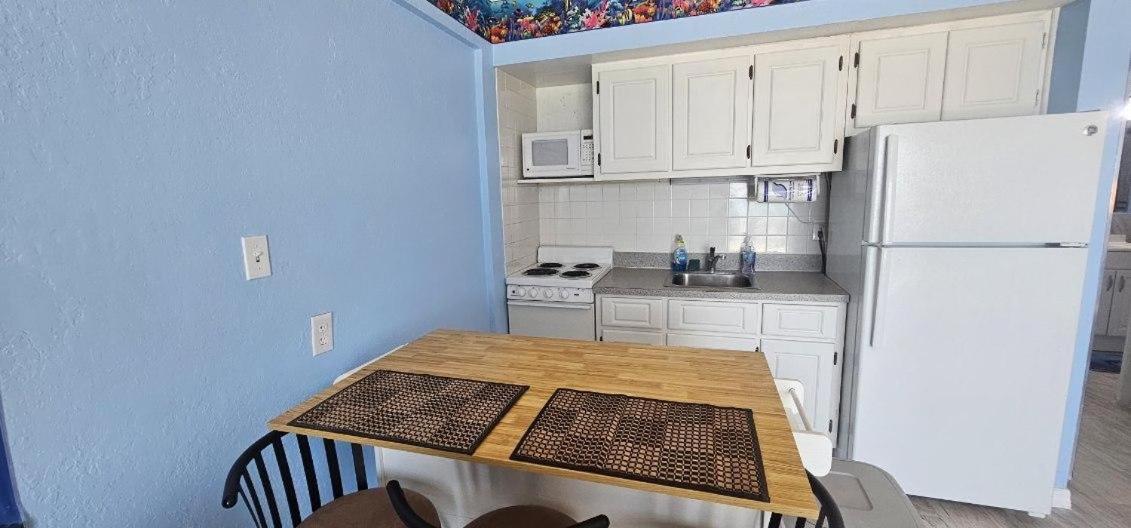 Ocean Breeze - Direct Ocean Front-Pool Is Open Apartment Daytona Beach Bagian luar foto