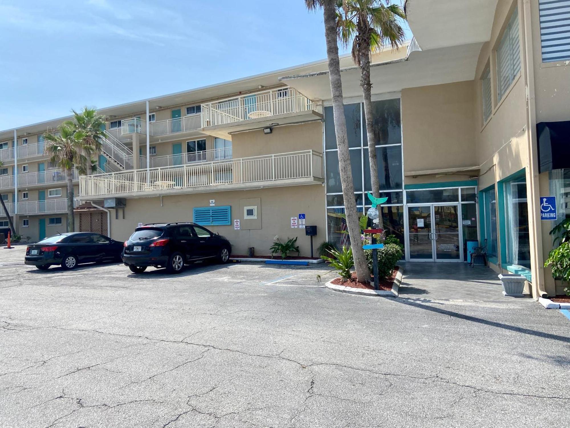Ocean Breeze - Direct Ocean Front-Pool Is Open Apartment Daytona Beach Bagian luar foto