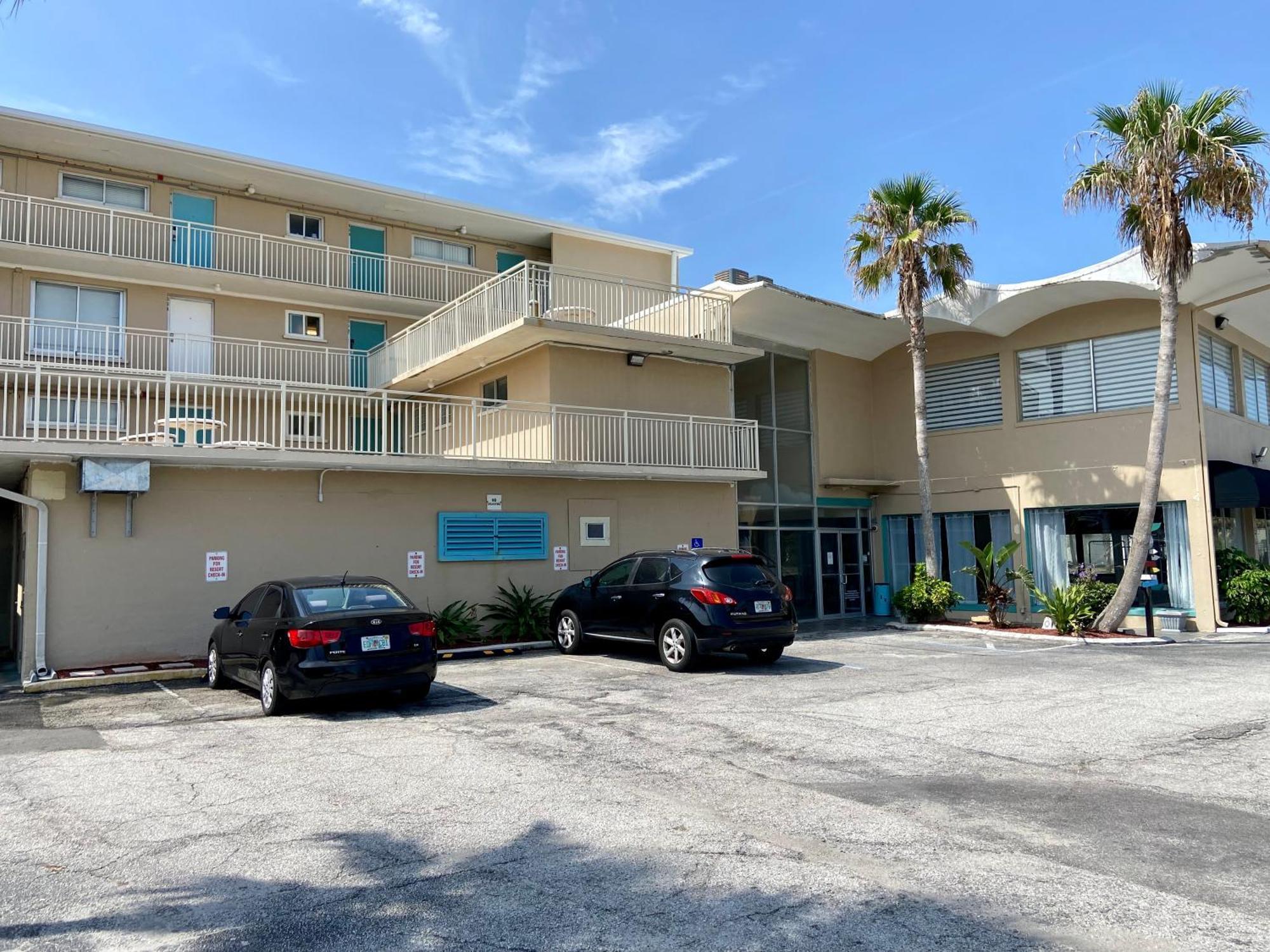 Ocean Breeze - Direct Ocean Front-Pool Is Open Apartment Daytona Beach Bagian luar foto