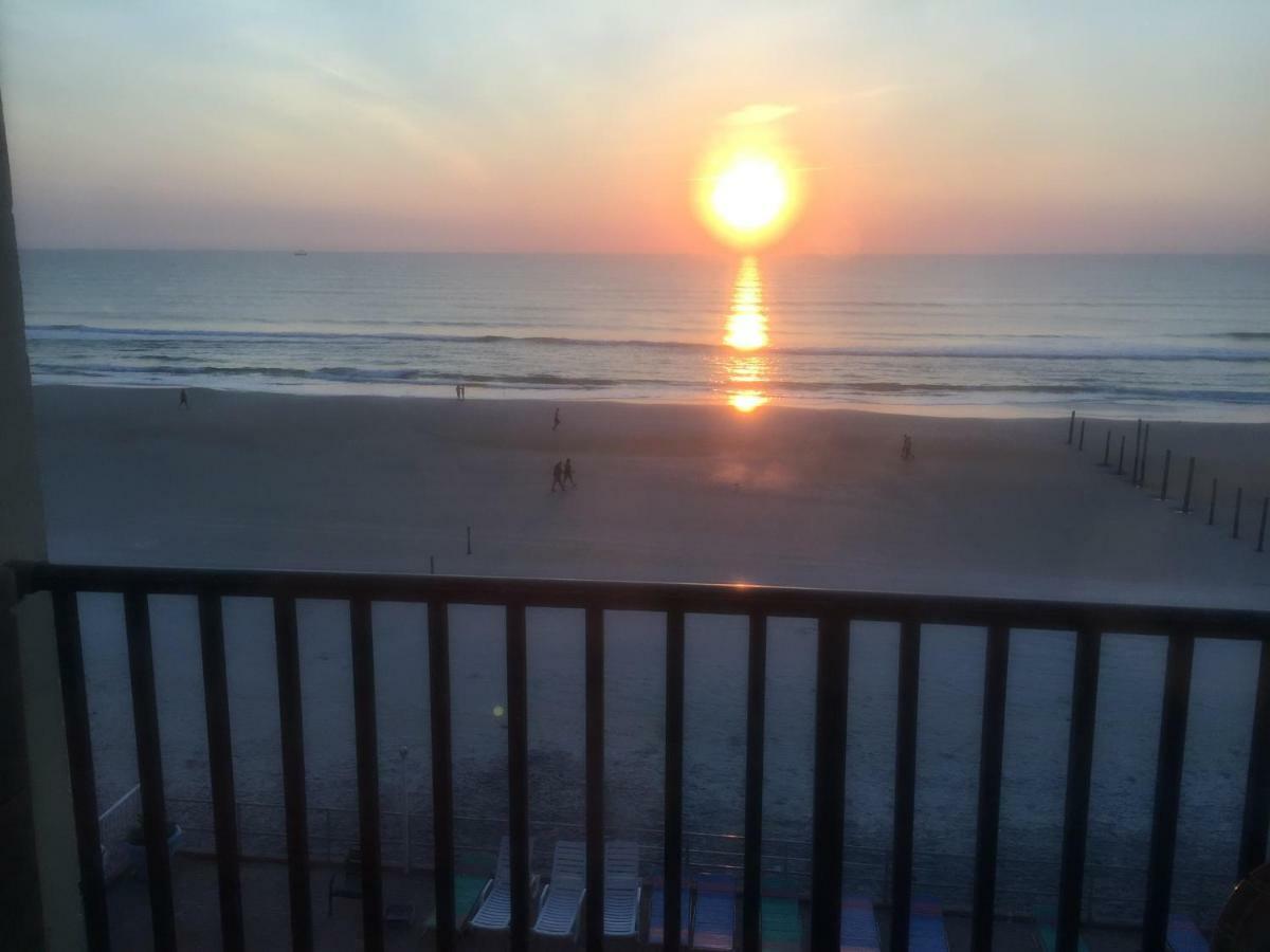 Ocean Breeze - Direct Ocean Front-Pool Is Open Apartment Daytona Beach Bagian luar foto